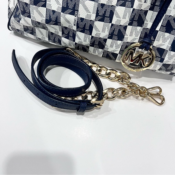 Michaels Kors Grayson medium empire satchel EUC - Picture 2 of 13